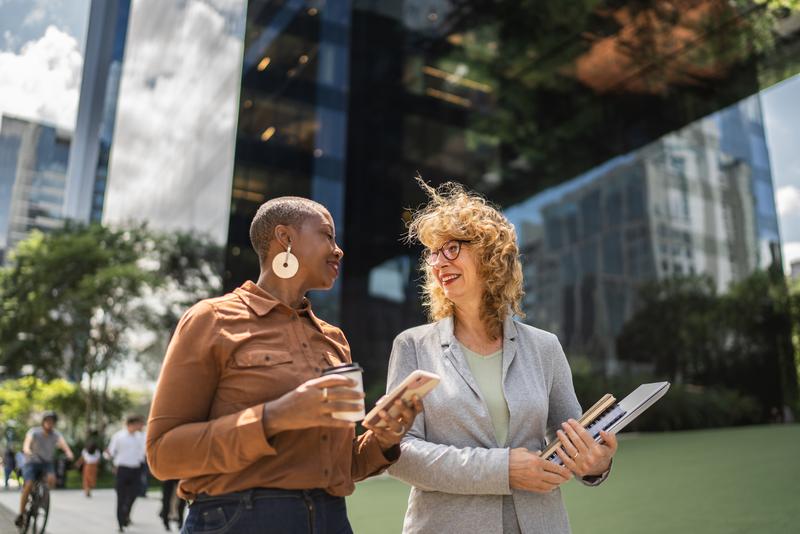 two-women-talking-outside-in-city.