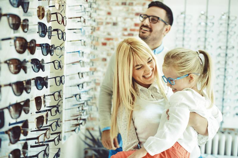 Family shopping for eyeglass frames